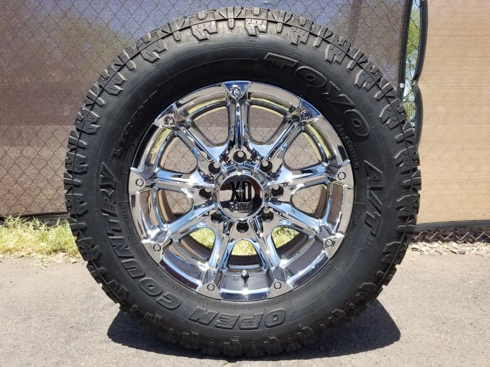 8x170 18x9 XD Series Badlands with 33