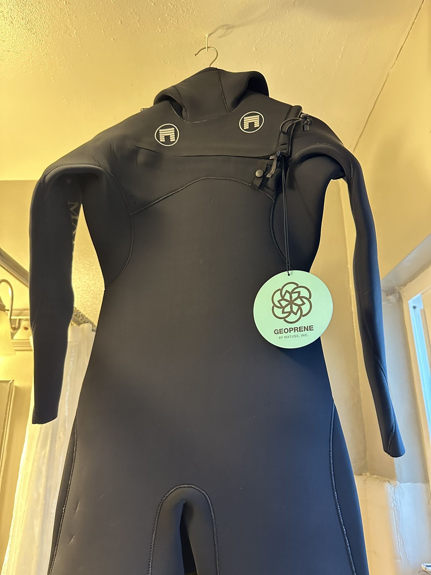 Matuse Tumo 6/5mm Hooded Wetsuit Size L for sale with free shipping within U.S.