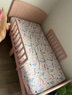 Toddler bed