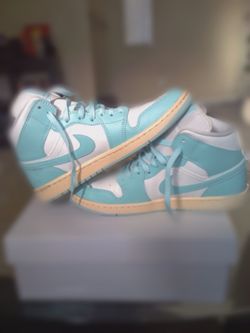 WMNS AIR JORDAN 1 MID TURQUOISE