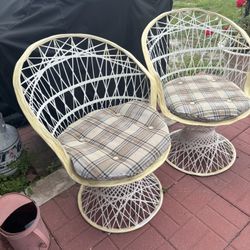 Nice 2 Outdoor Chairs 