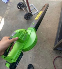 Greenworks Cordless Leaf Blower with Battery