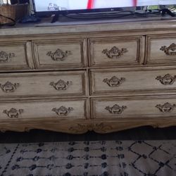 Beautiful Large Six Drawer Dresser With Mirror.