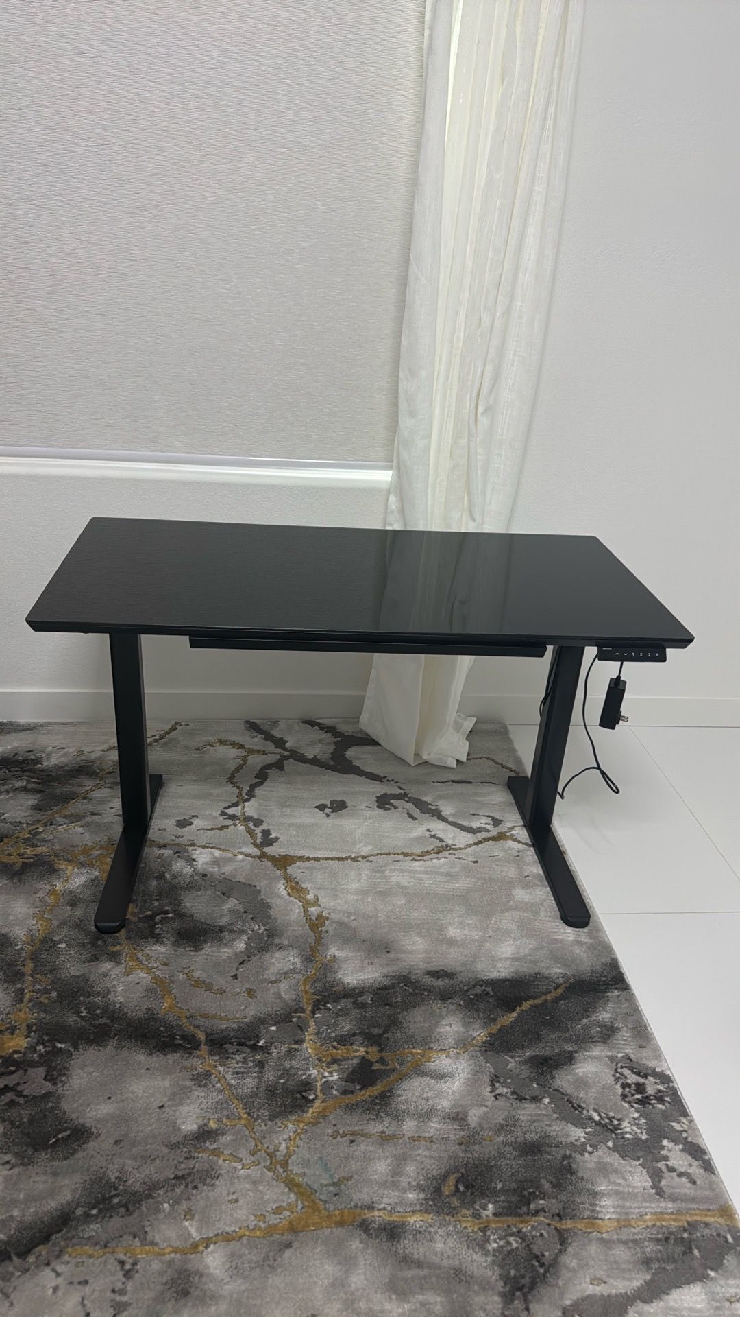Modern adjustable table