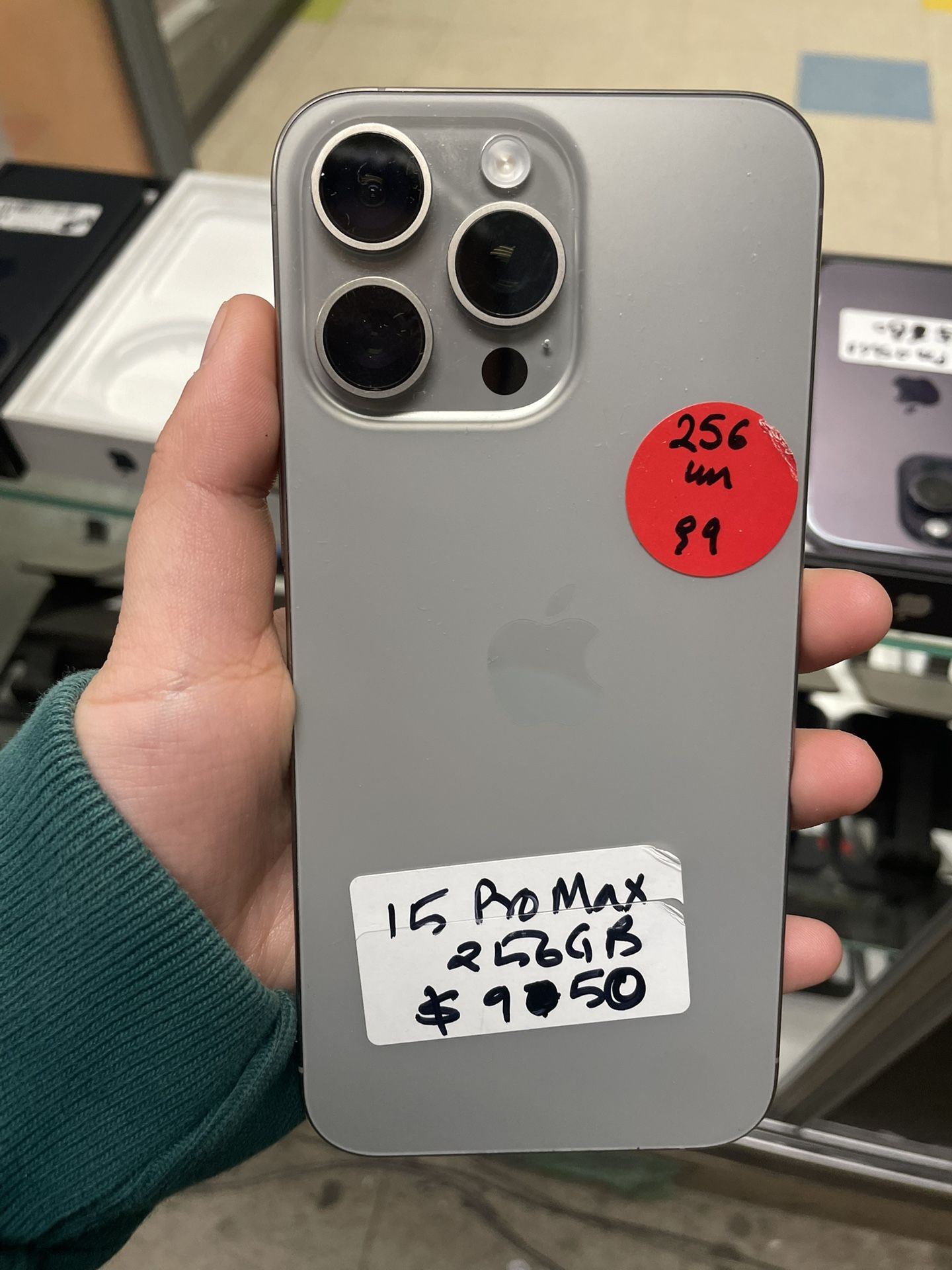 Iphone 15 Pro Max 256 Gb| Unlocked | Comes with Store warranty | Free charger and Cable