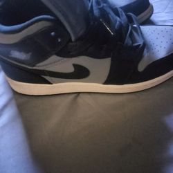 Boys Jordan shoes size 7y