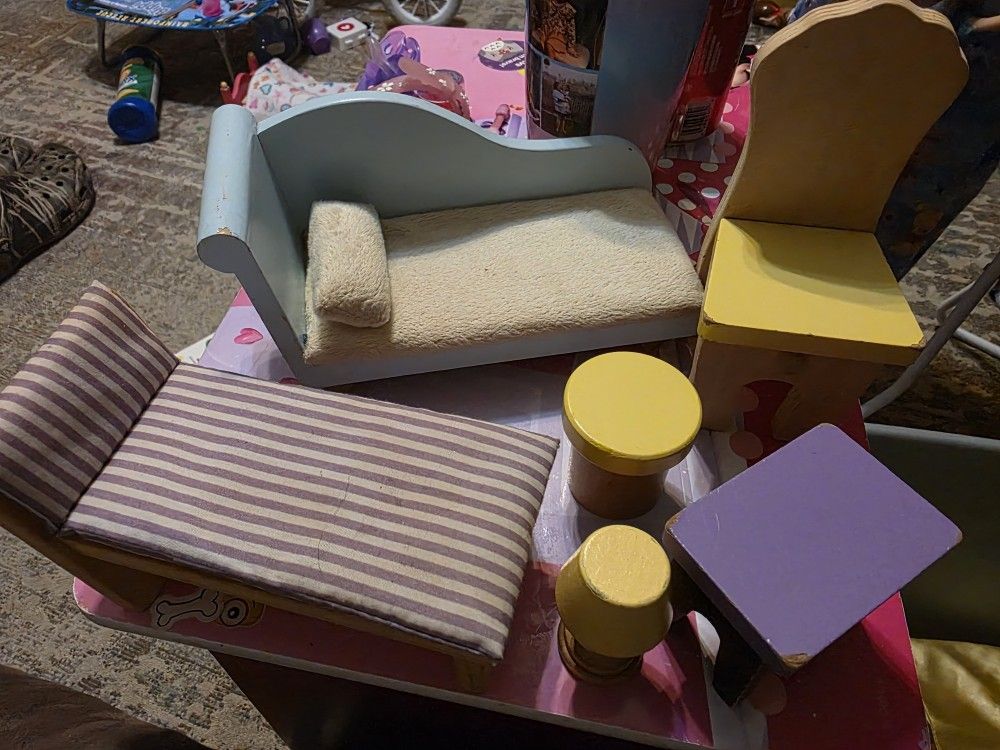 VINTAGE WOODEN DOLLHOUSE FURNITURE