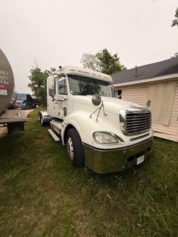 Freightliner Columbia flat top