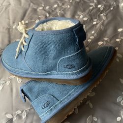 New neumel Ugg woman’s boots, size 8