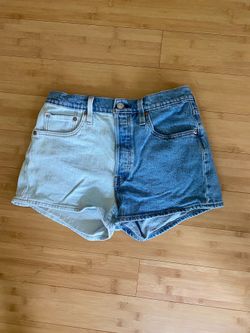 Levi’s 501 two tone button-fly high rise denim shorts size 29