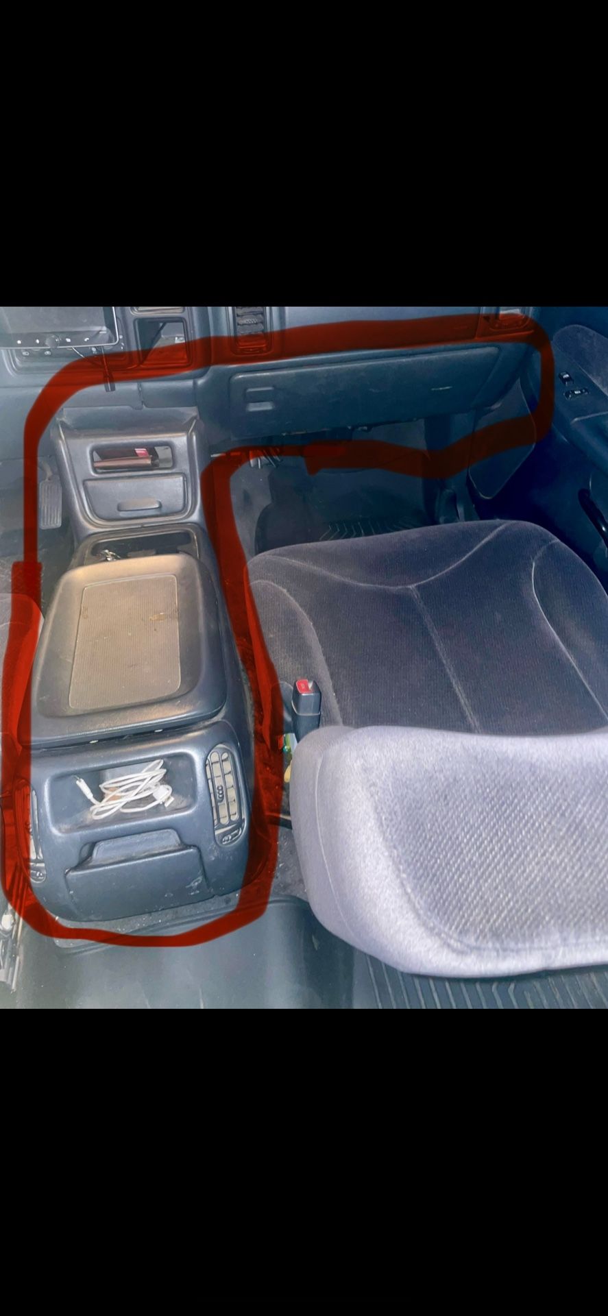 Trade 2002 GMC Sierra Center Console For Jump Seat
