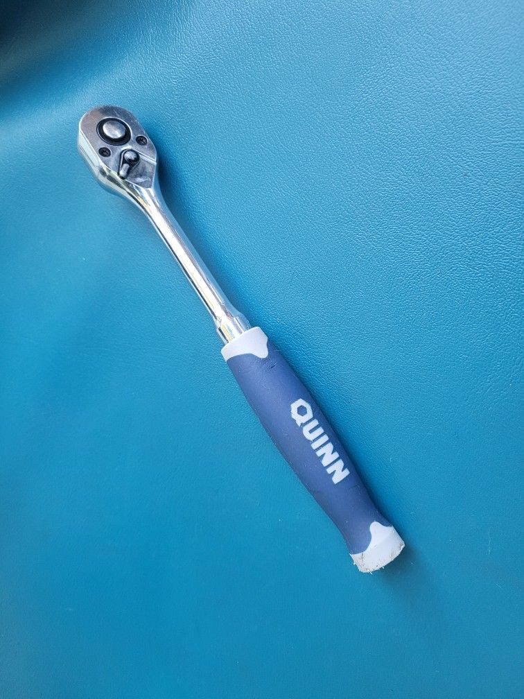 Quinn Ratchet 3/8 inch Drive 72 tooth w/ Socket release & Comfort grip handle