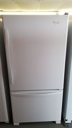 New scratch and dent Whirlpool 22cu.ft bottom freezer fridge and range white 1 year warranty