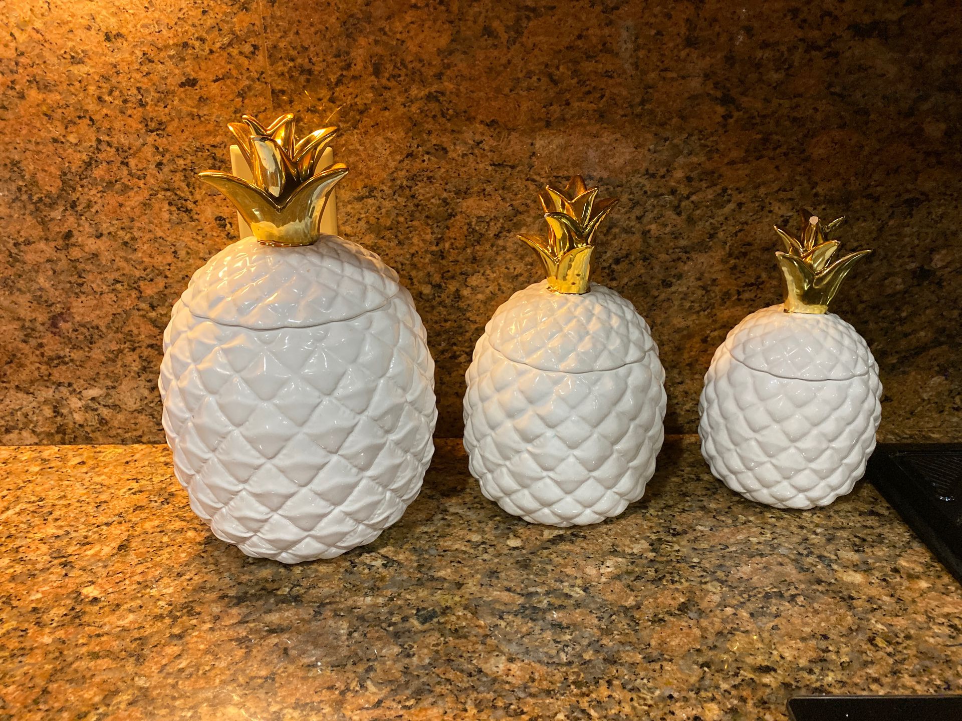 Pineapple holders