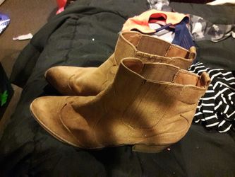 Boots size 9 1/2