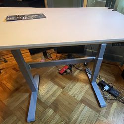 Vari Electric Standing Desk W/ Mat