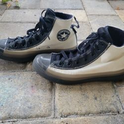 Converse Size 7 1/5 Black And White Insolated Shoe