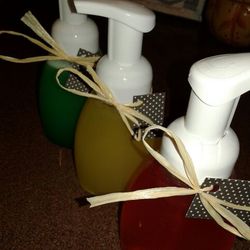 Natural foaming hand soaps