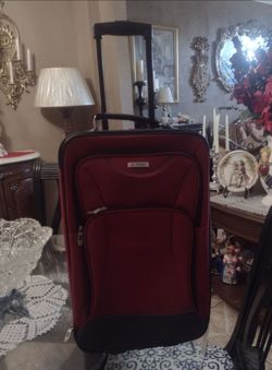 Luggage In Clean Rolling Condition