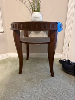 Solid Round Table