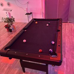 6 Ft Folding Pool Table With Two New Sticks Read Description 