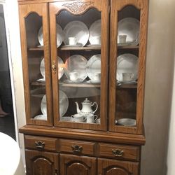 China Cabinet / Great Condition / Small, But Plenty Room 