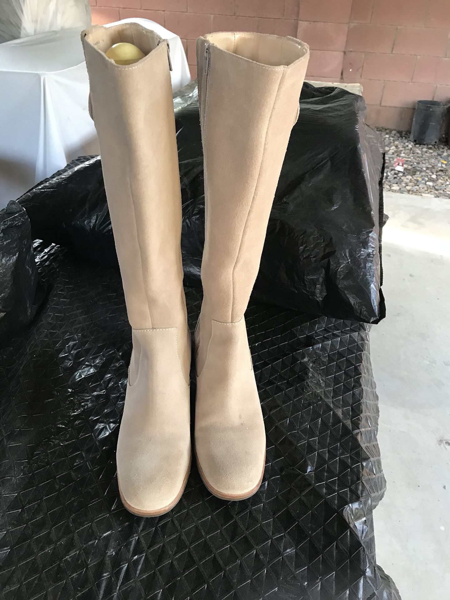 LOFT-Ann Taylor, beige suede boots, made in brazil, 2 1/2 inches heels, height 17 inches