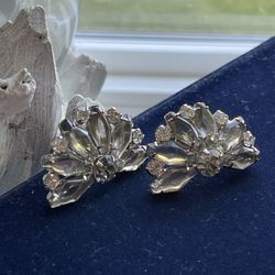 Stylish Half-circular, clip-on earrings with 7 clear stones