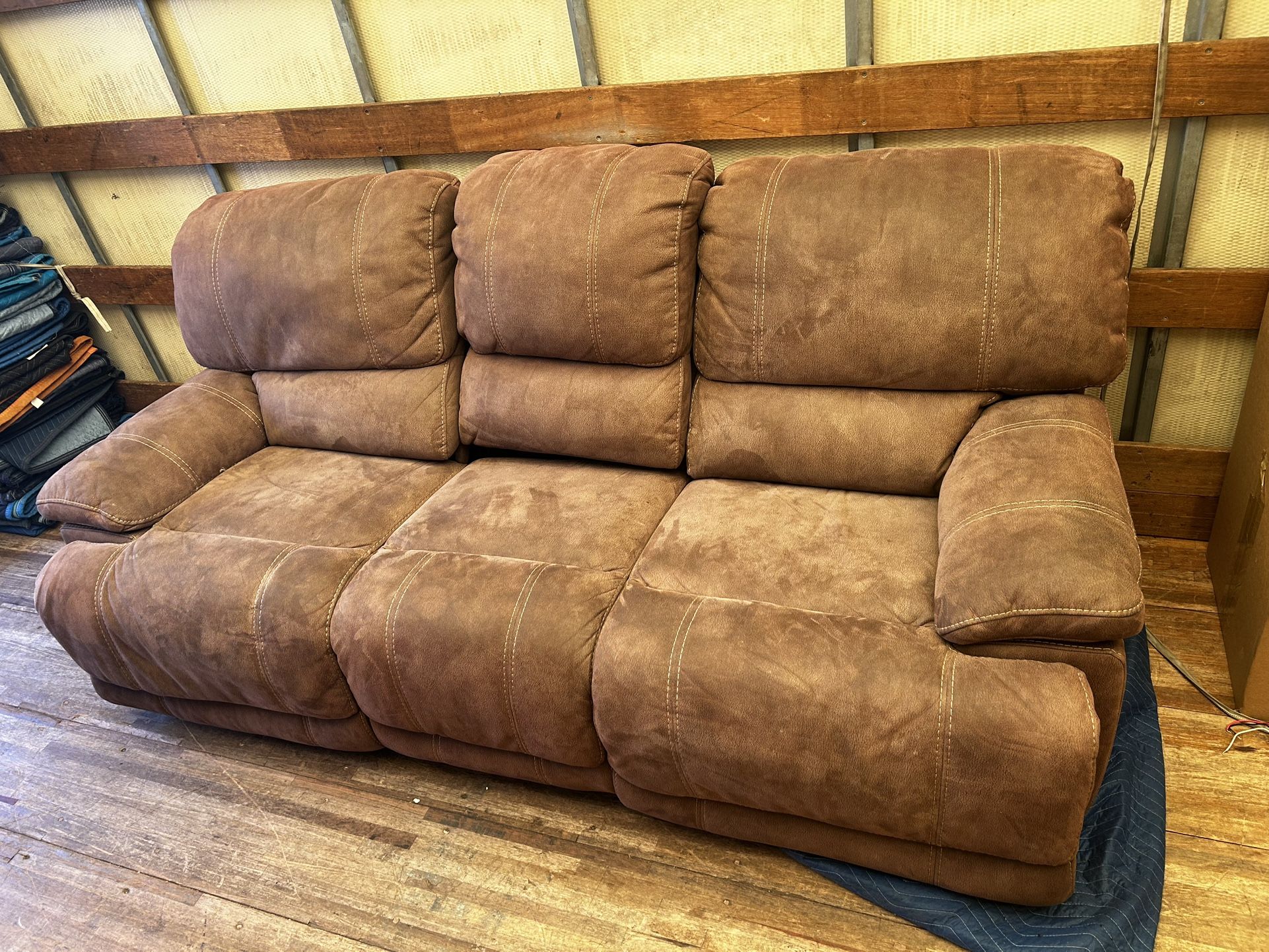 Electric reclining couch
