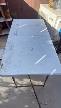 Foldable party table