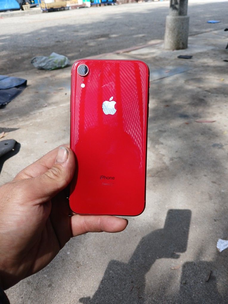 Iphone XR 64 GIG RED ICLOUD LOCKED