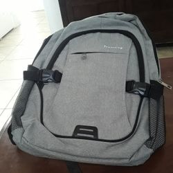 LAPTOP BACKPACK WITH BUILT-IN USB CHARGER