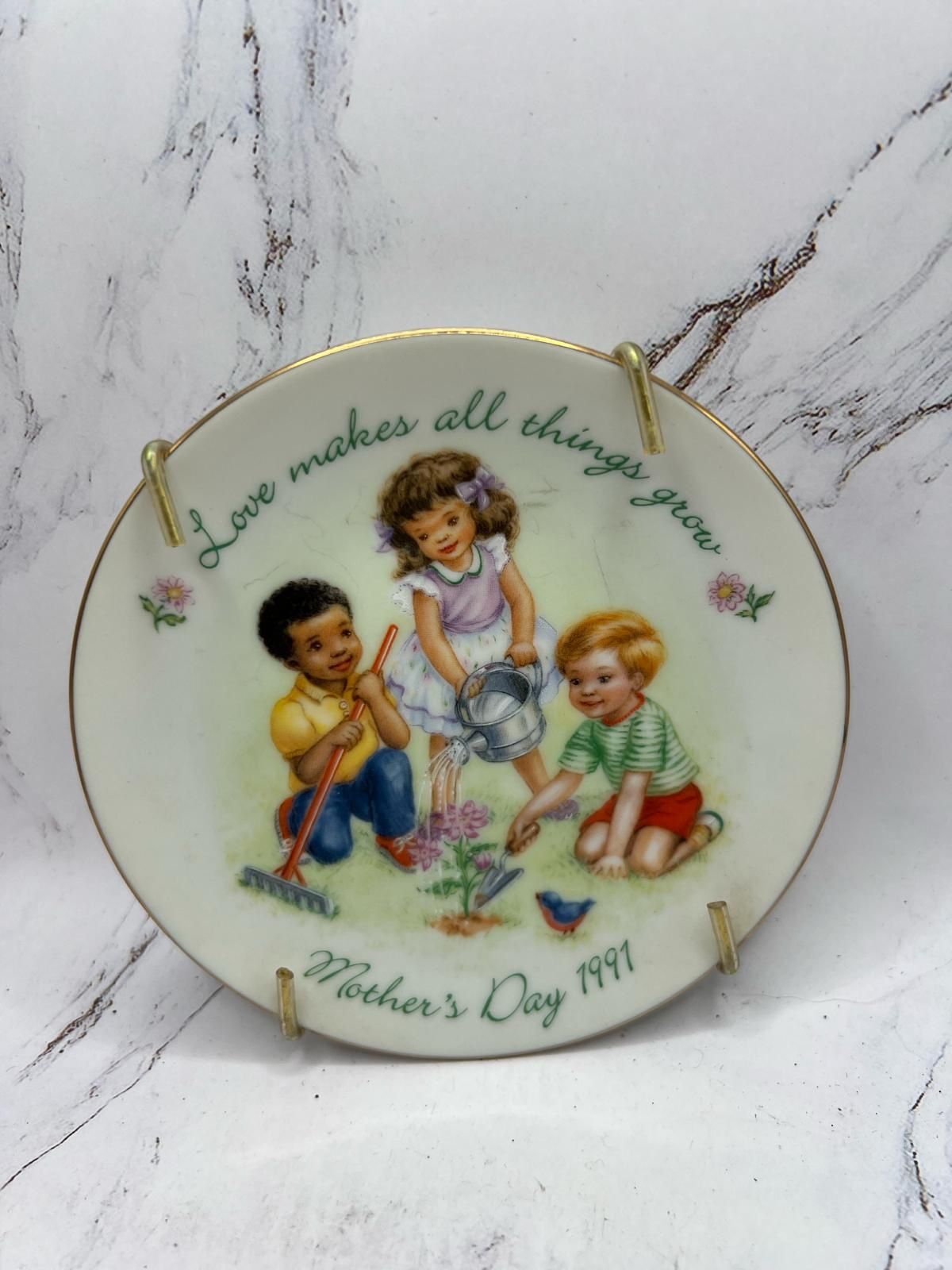 Vintage Avon Mother's Day Porcelain Plate Love Makes All Things Grow 1991 NWOB