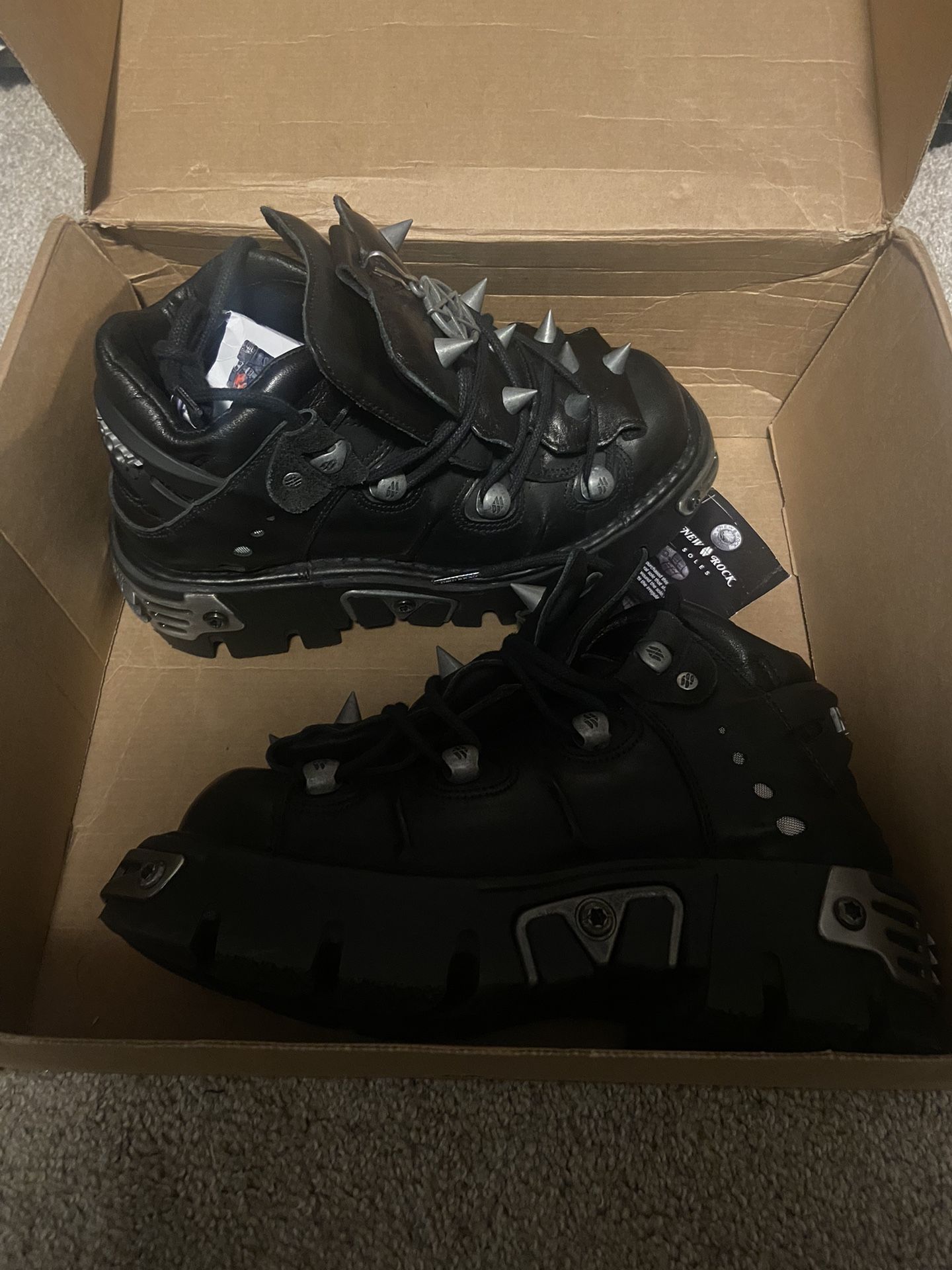 New rock spikey boots