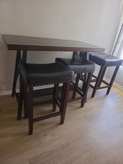 Bar Height Table with 4 chairs