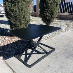 Adjustable Sit/Stand Desk!