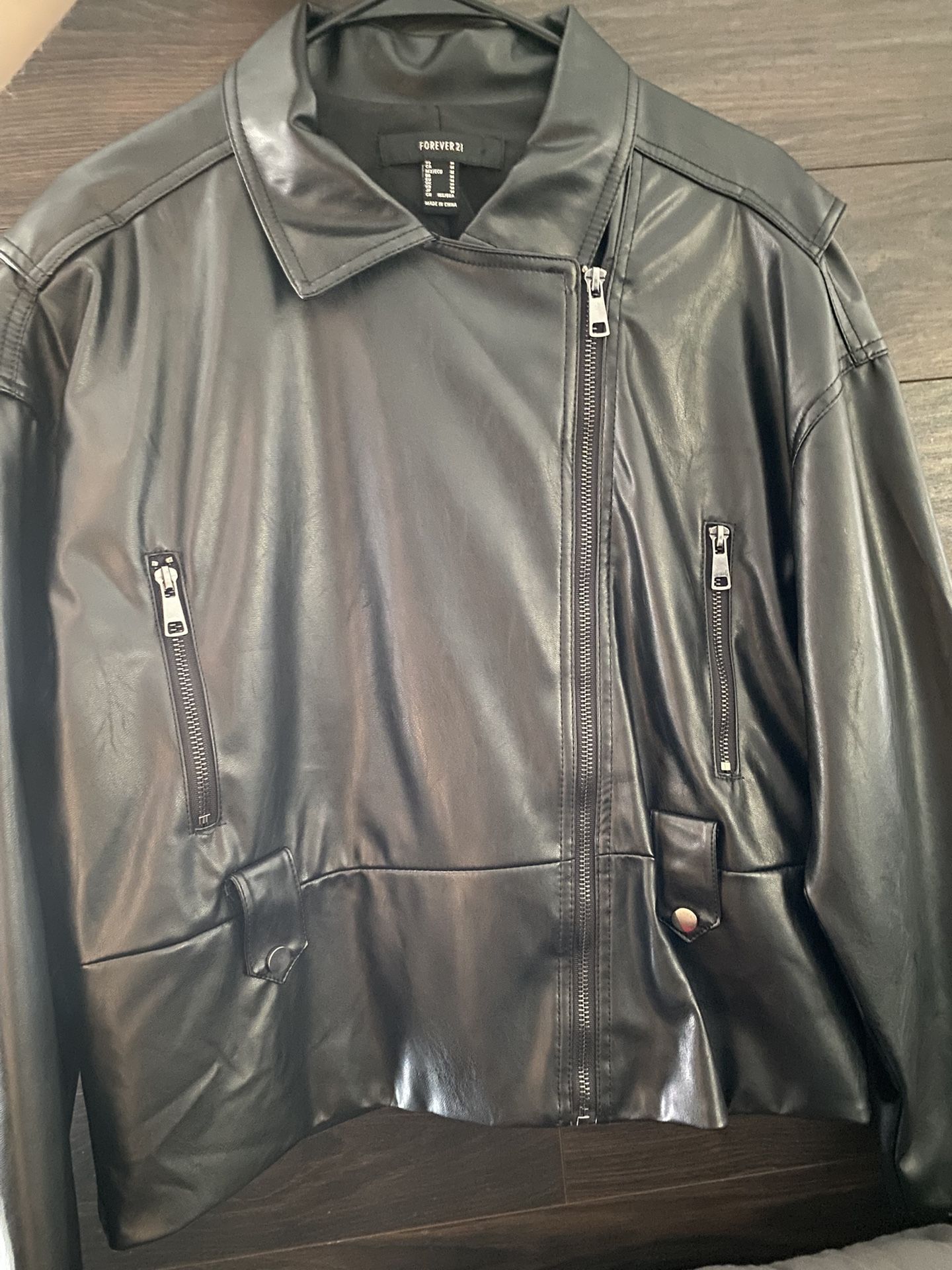 FOREVER 21 FEMALE M LEATHER JACKET