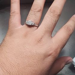 Whit Gold W/ Diamond Engaded Rings