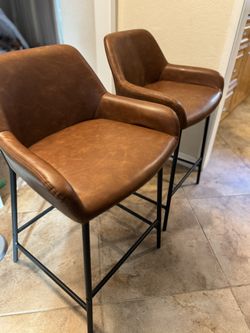 2 Counter Stools