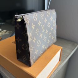 Lv Toiletry Pouch 19