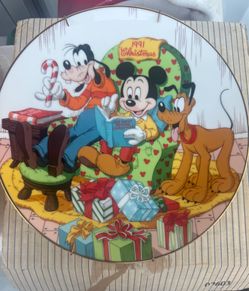 Disney collectors plate Christmas 1991 $35