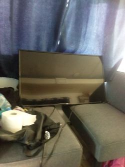 TCL Roku TV 42" Like New