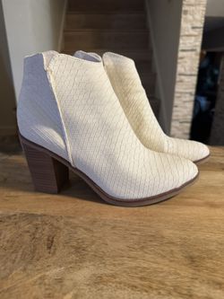 Women’s Ankle Boots (Size 8)