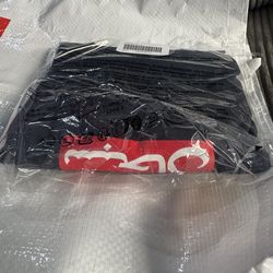 Supreme Arabic Box Logo “Navy” Sz L