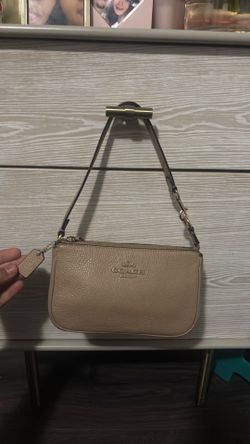 Coach Nolita 19