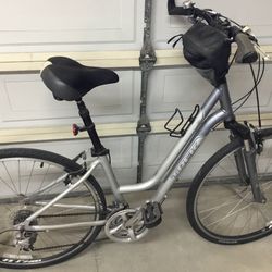 2011 Trek 7300 16” women’s hybrid bike