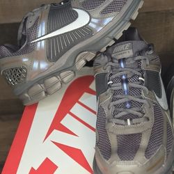 Mens NIKE Size 12, NEW