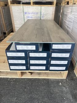 Accolade Vynil flooring LVP waterproof ( 33.7 sf )(5.5 mm/22 mil)