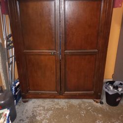 Solid Wood Needs Good Polishing 