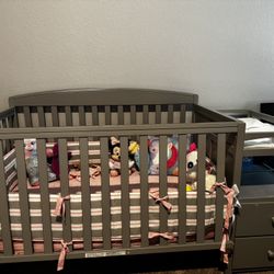 Baby Crib With Changing Table 